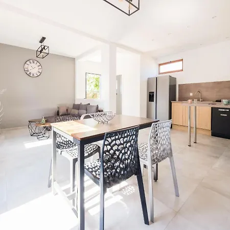 Fully Renovated House Only Few Minutes Walk Away From Ohama Dom wakacyjny