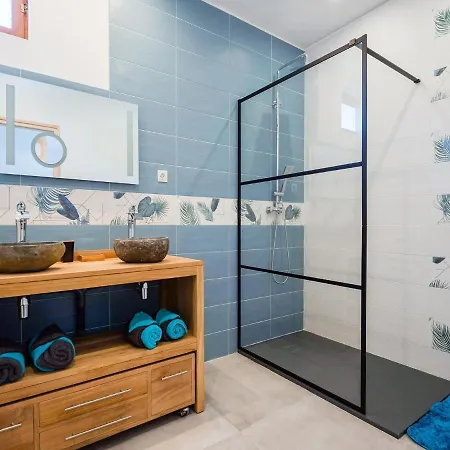 Dom wakacyjny Fully Renovated House Only Few Minutes Walk Away From Ohama *